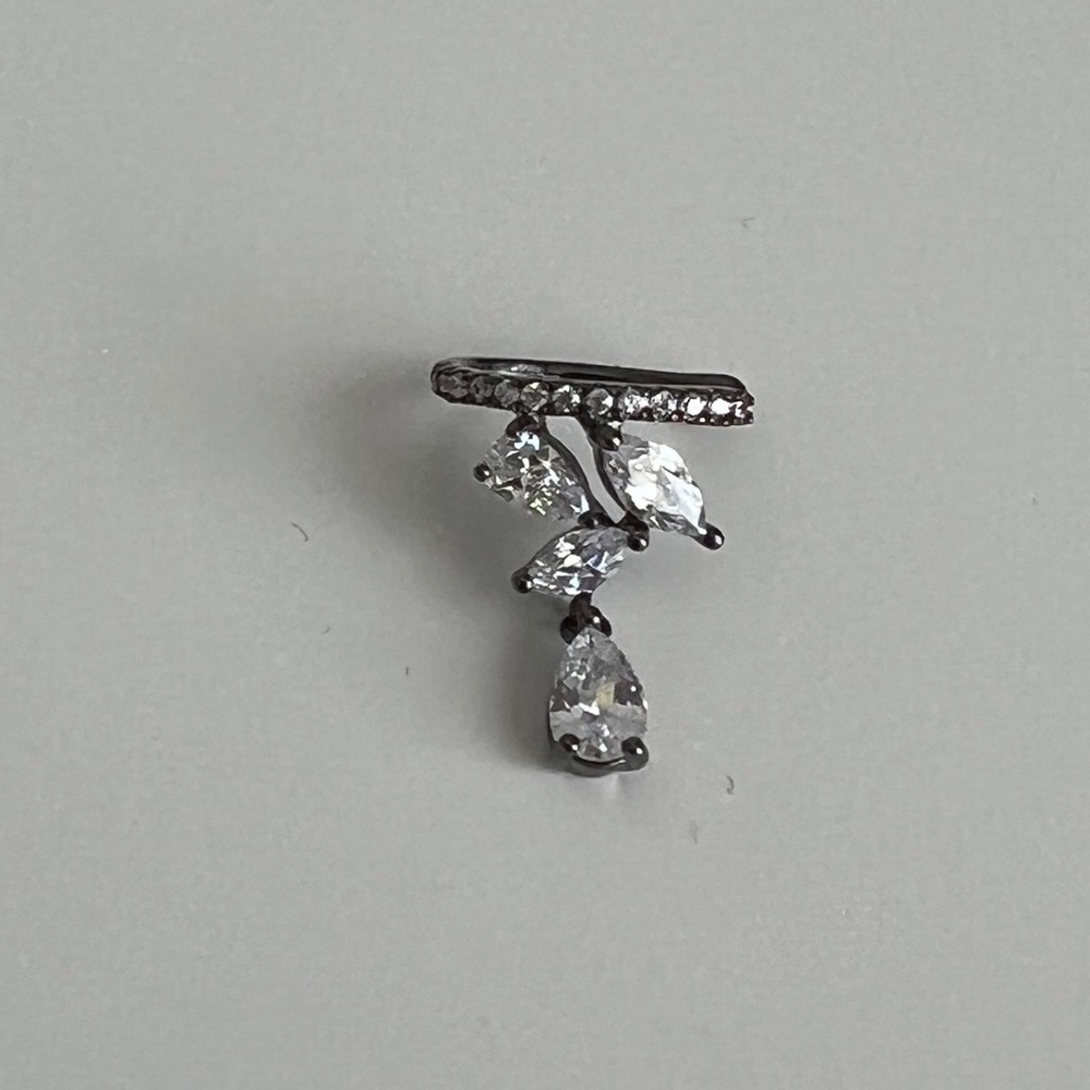 Ear Cuff Earring (Right) - Picture 3 of 4